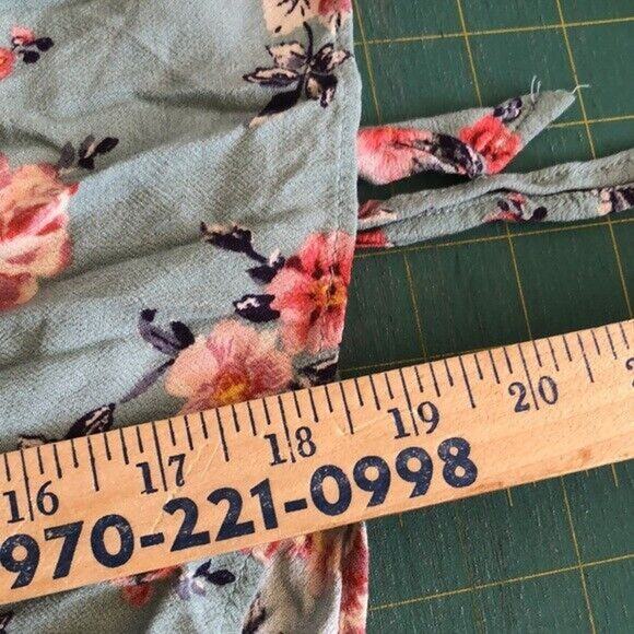 Rewind Off The Shoulder Blue Floral Peasant top button tie front Size Medium - Picture 6 of 6